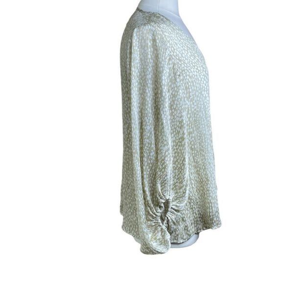 Tyche, Balloon Sleeve V-Neck Blouse - Picture 8 of 17